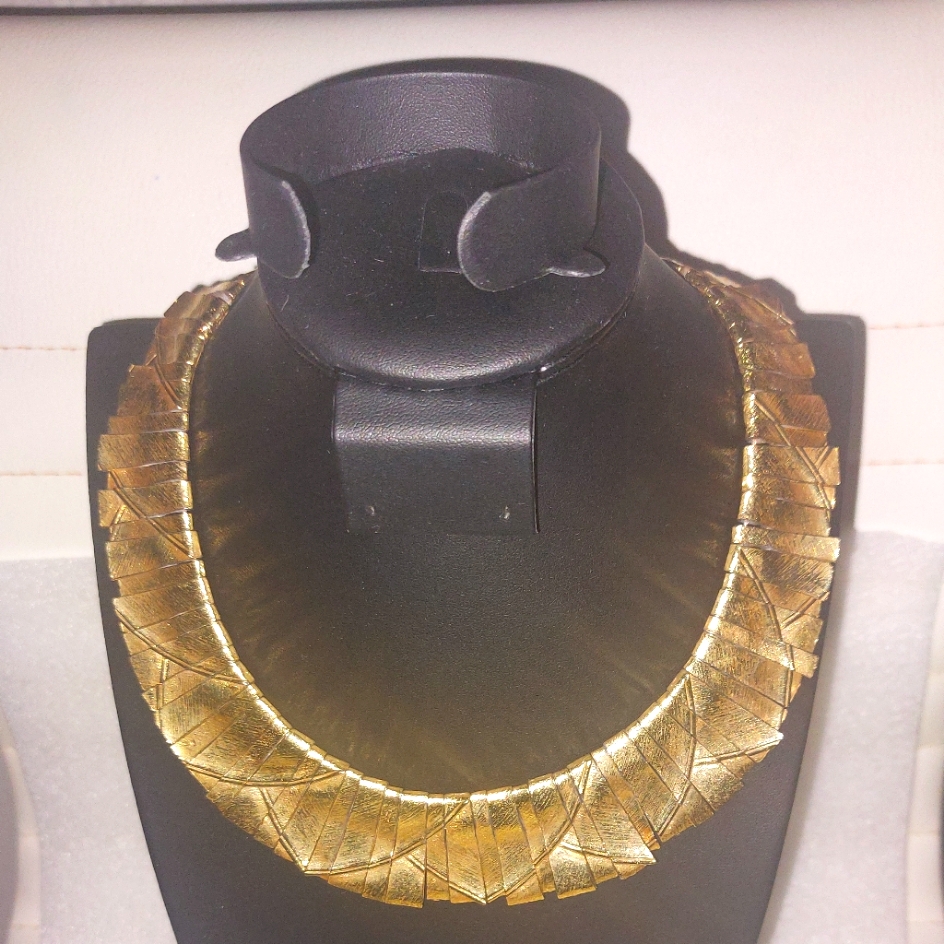 Judy Lee Heavy Gold Tone Choker Vintage 34$